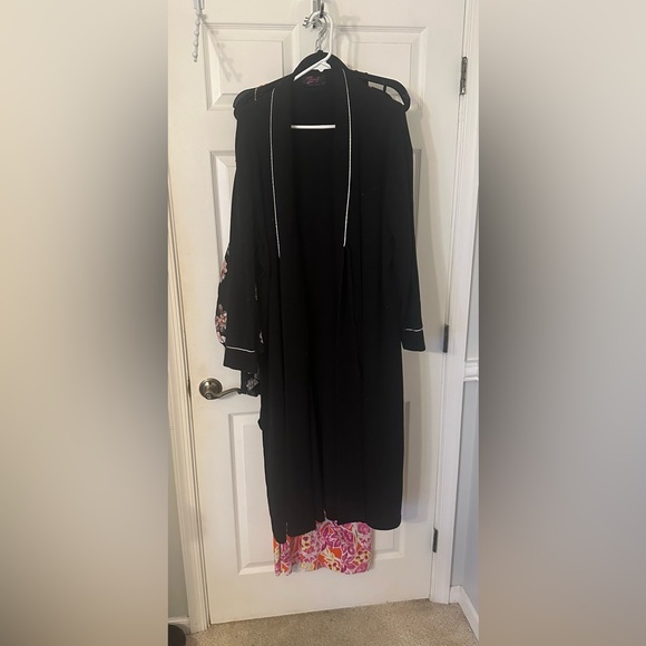 Zexxxy Other - Zexxxy Black Long Knit Robe with White Piping - Size XL